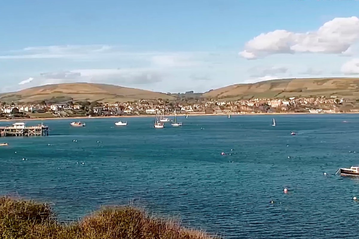 Live Swanage Coastguard webcam overlooking Swanage Bay in Dorset